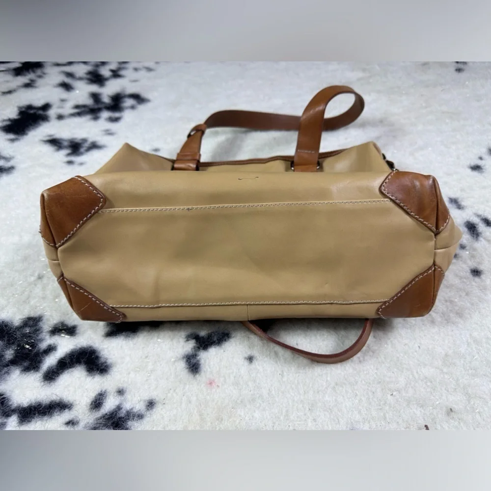 Francesco Biasia Women’s Tan and Brown Leather Shoulder Bag Purse
